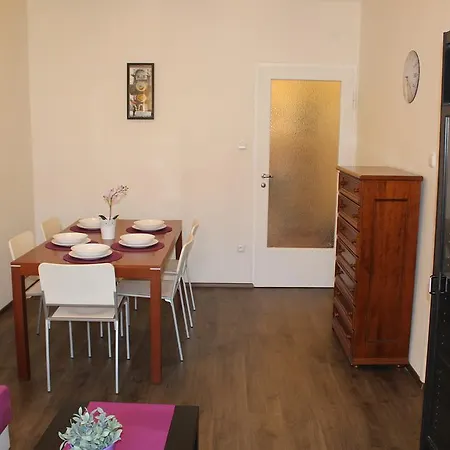 Go Native Apartment *